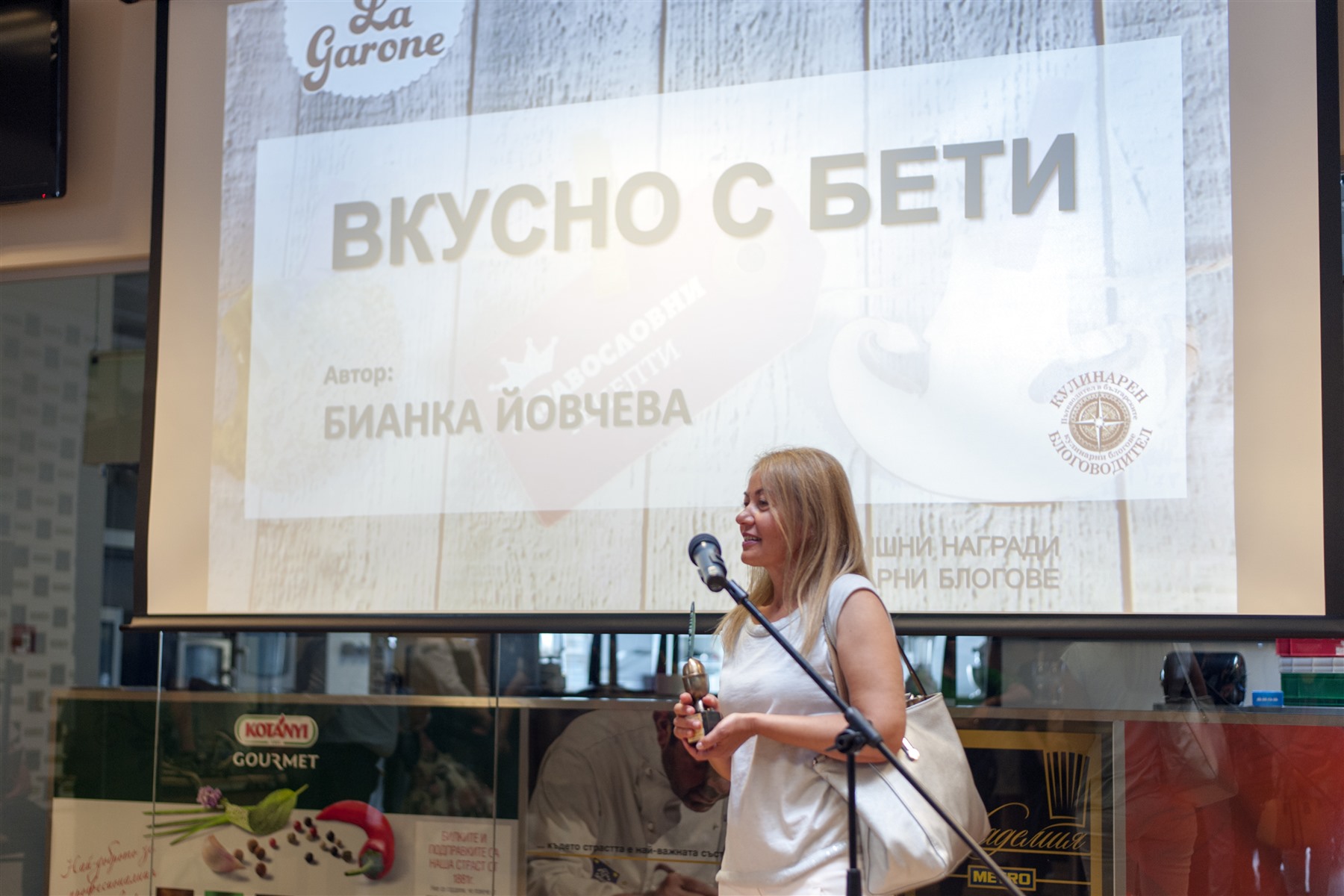 В категория "Здравословни рецепти" наградата на журито грабна Бианка Йовчева, автор на блога "Вкусно с Бети"